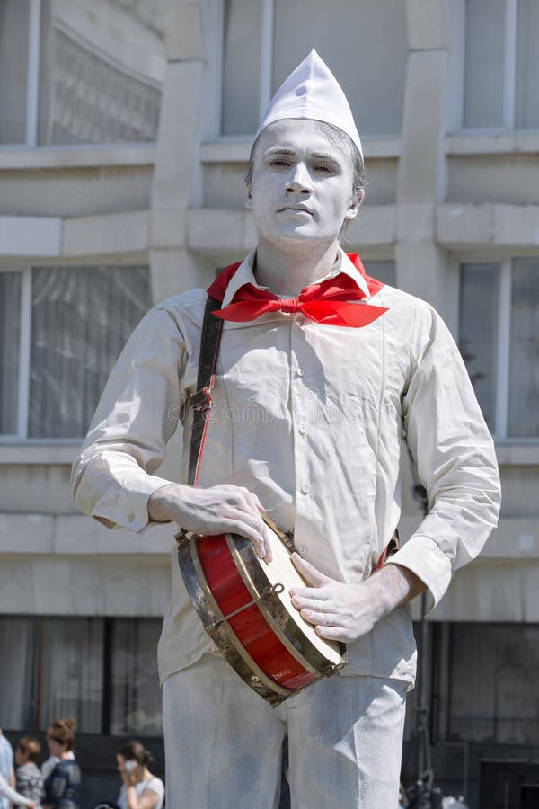 Lebende Skulptur Russland, Ulyanovsk, Stadt Tag am 12. Juni 2017 lizenzfreie stockbilder Lebende Skulptur Russland, Ulyanovsk, Stadt Tag am 12. Juni 2017 lizenzfreie stockbilder