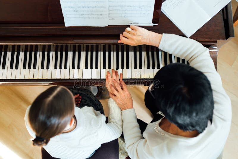 Música Do Jogo De Duas Crianças No Piano Foto de Stock - Imagem de  creatividade, ativo: 61002532