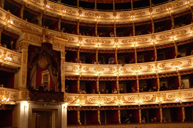 Lech Walesa bij het Regio theater in Parma royalty-vrije stock foto's Lech Walesa bij het Regio theater in Parma royalty-vrije stock foto's