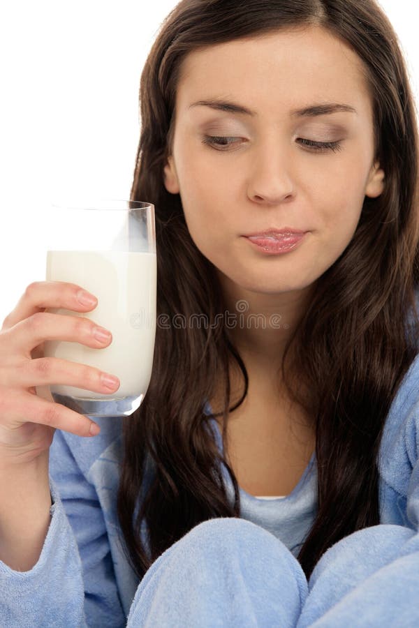 Leche de consumo de la mujer imagen de archivo libre de regalías Leche de consumo de la mujer imagen de archivo libre de regalías