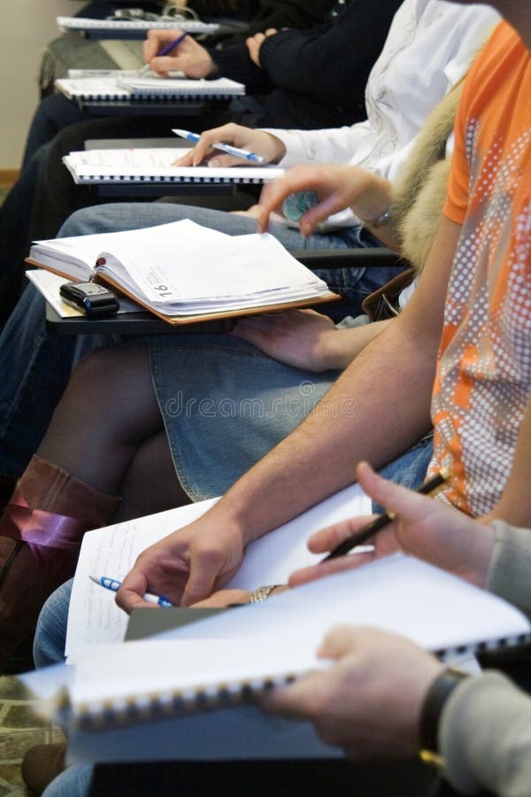 Gli studenti in aula in aula.