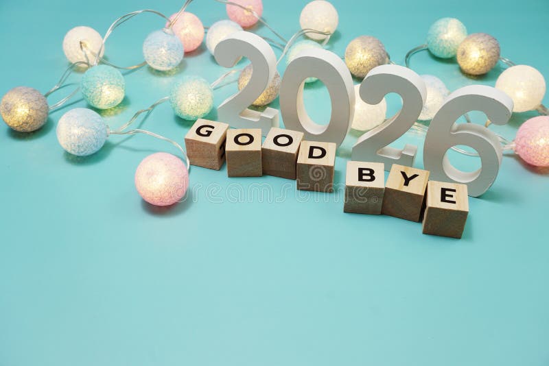 告别蓝色背景上带空格复制的2026字母 库存图片
