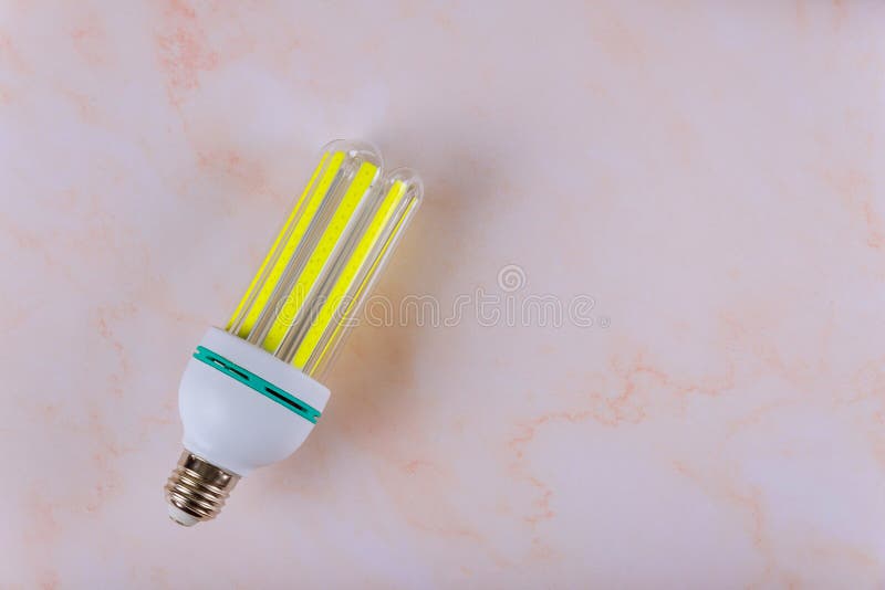 Led-lamp met hoog vermogen op een energiebesparende stock fotografie Led-lamp met hoog vermogen op een energiebesparende stock fotografie