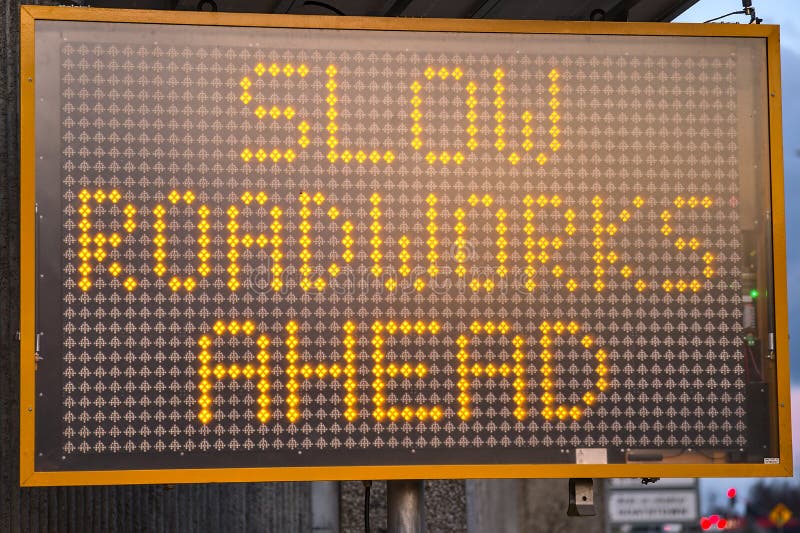 LED traffic control road sign solar powered message board mobile trailer variable message signs displaying Slow Roadworks Ahead