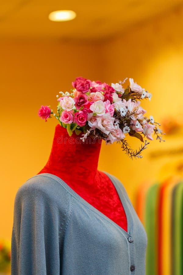 Ledenpoppen in mooie winkel stock afbeelding