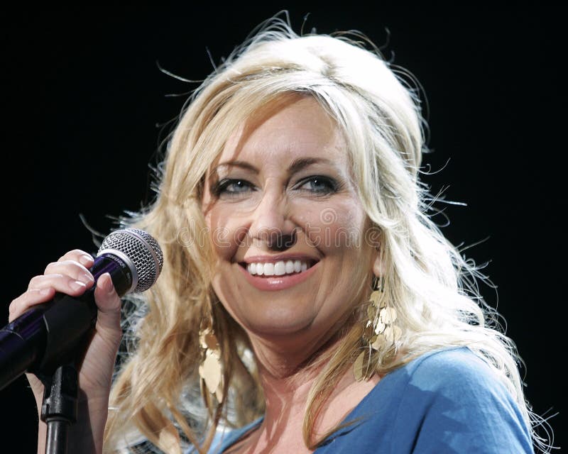 Lee Ann Womack Performs in Concert Editorial Stock Photo - Image of palm,  sound: 129429553