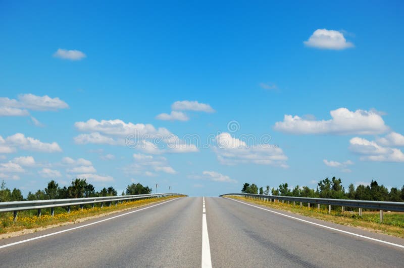 Leere Landschaftstraße stockfoto