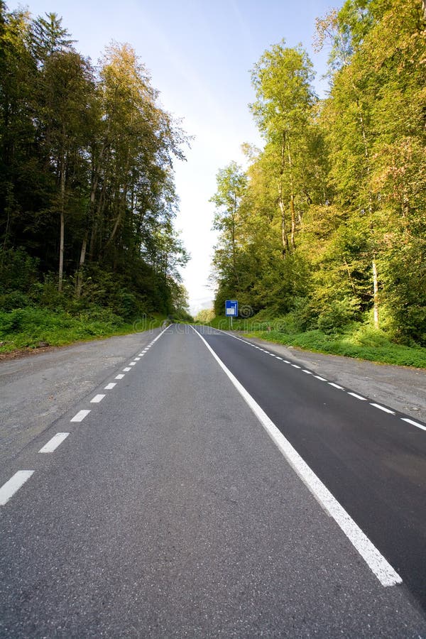 Leere Landschaftstraße stockfoto