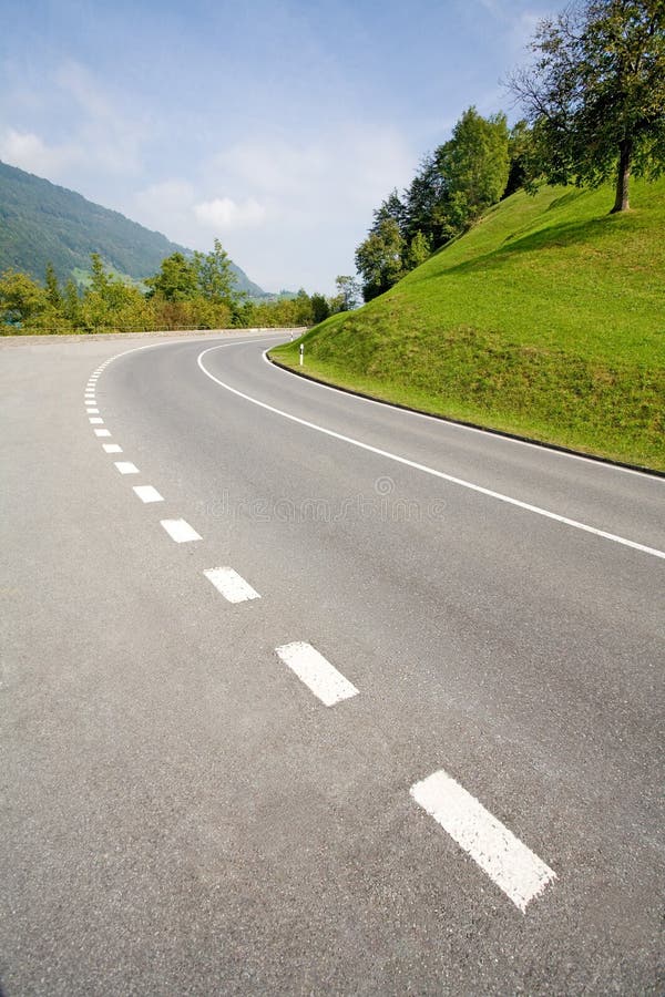 Leere Landschaftstraße lizenzfreie stockbilder
