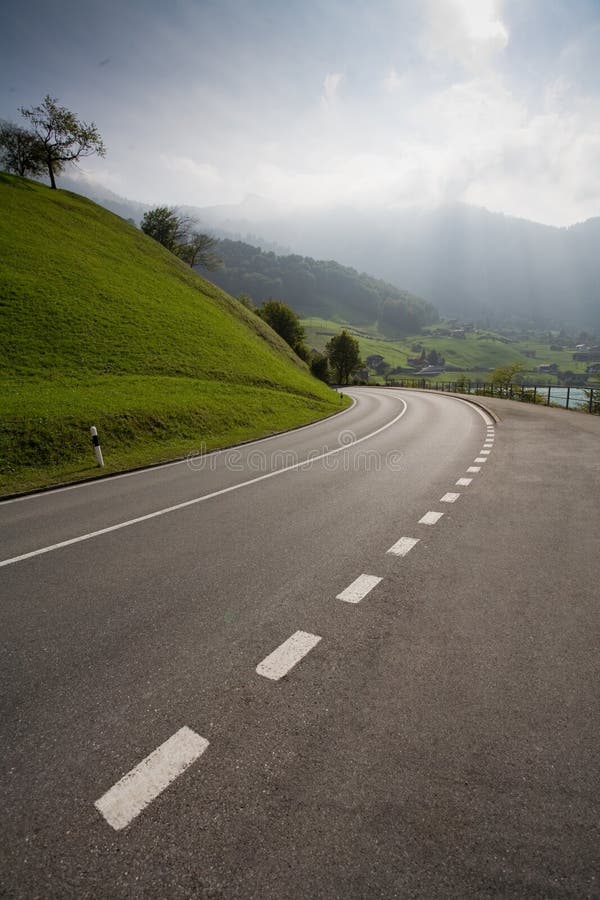 Leere Landschaftstraße stockbild