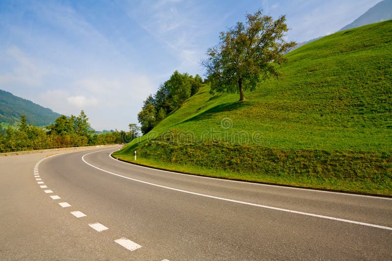 Leere Landschaftstraße lizenzfreie stockbilder