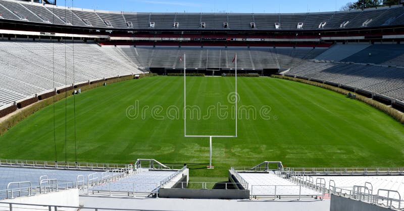 Leere Sitze des College - Football-Stadions lizenzfreies stockbild Leere Sitze des College - Football-Stadions lizenzfreies stockbild