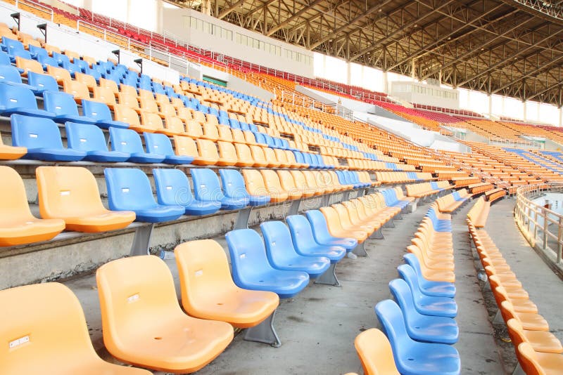 Sitze am Sportstadion lizenzfreies stockbild Sitze am Sportstadion lizenzfreies stockbild