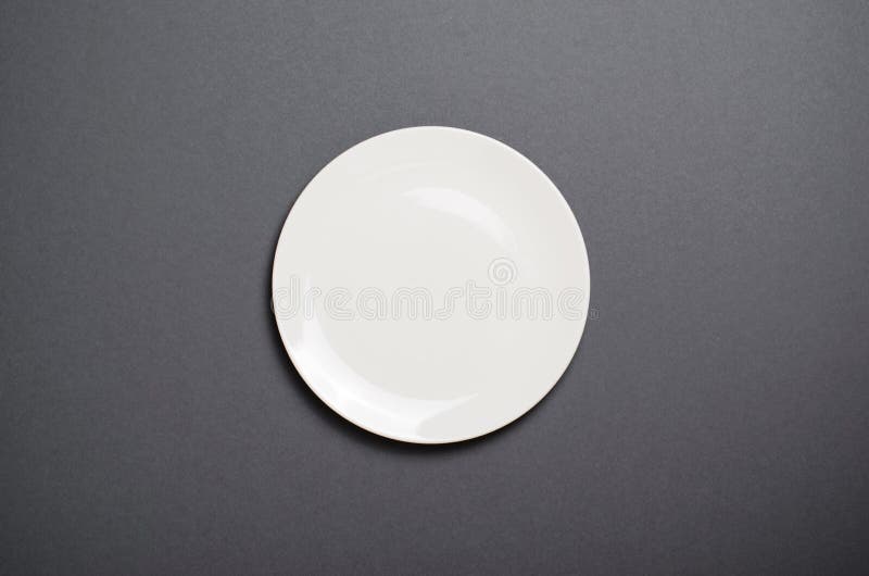 Leere weiße Platte, Draufsicht über Grey Backround, leerer Raum stockfotos