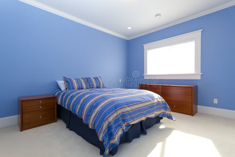 Rotes Farbe-Schlafzimmer stockfoto. Bild von grundlegend - 1617470