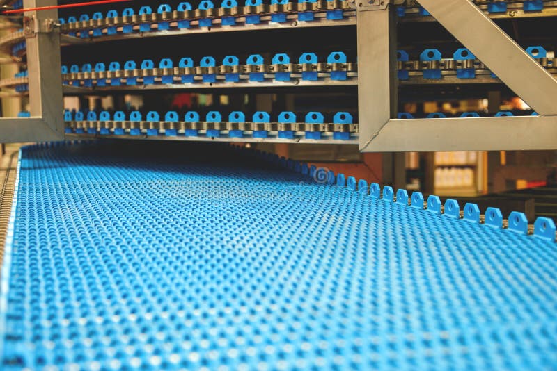 Leeres Förderband für Brotfabrik lizenzfreie stockbilder Leeres Förderband für Brotfabrik lizenzfreie stockbilder