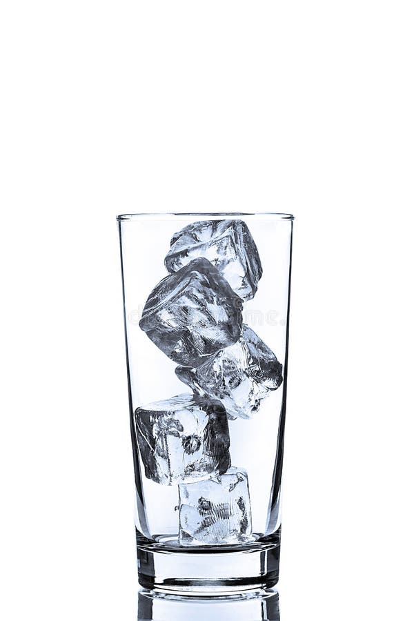 Leeres Glas mit Eis Würfeln stockbild Leeres Glas mit Eis Würfeln stockbild