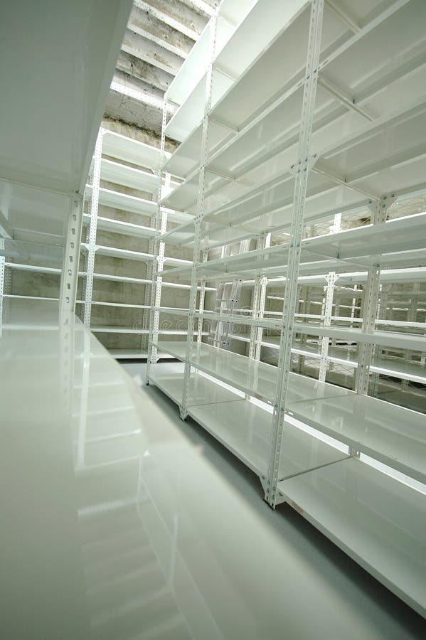Leeres Lager, Speichergestelle lizenzfreie stockbilder Leeres Lager, Speichergestelle lizenzfreie stockbilder