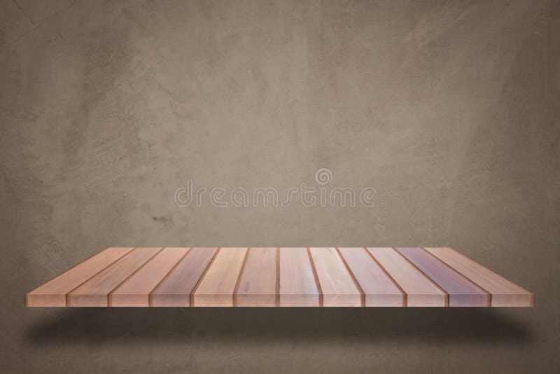 Leeres oberstes hölzernes Regal mit Betonmauerhintergrund lizenzfreie stockfotos Leeres oberstes hölzernes Regal mit Betonmauerhintergrund lizenzfreie stockfotos