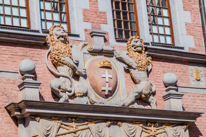 Leeuwstandbeelden bij Groot Arsenaal in Gdansk, Pola royalty-vrije stock afbeelding Leeuwstandbeelden bij Groot Arsenaal in Gdansk, Pola royalty-vrije stock afbeelding