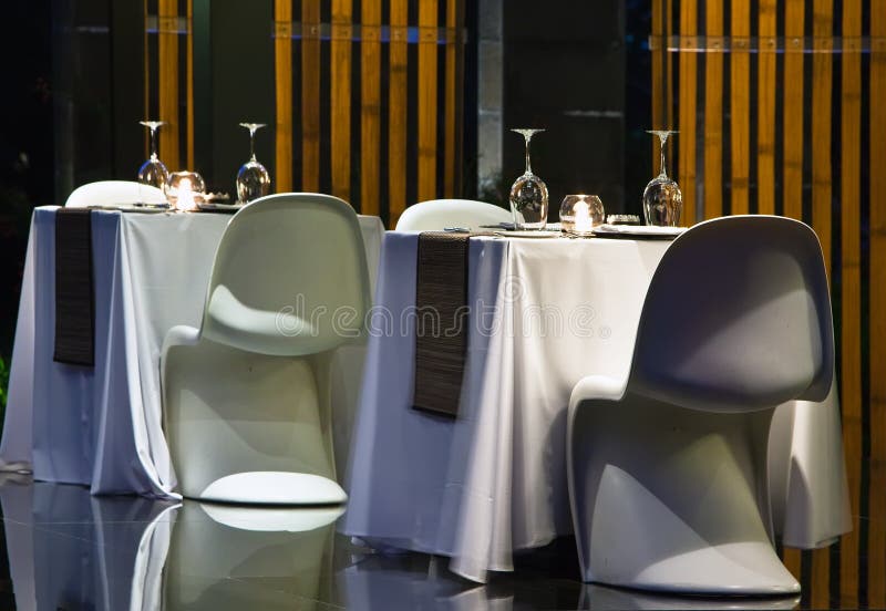 Lege lijsten in restaurant stock afbeeldingen Lege lijsten in restaurant stock afbeeldingen