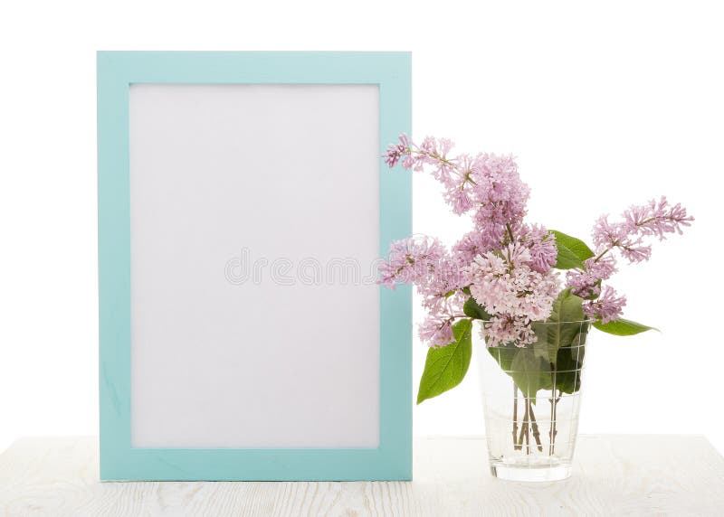Lege raad en Lilac bloemen royalty-vrije stock afbeelding Lege raad en Lilac bloemen royalty-vrije stock afbeelding