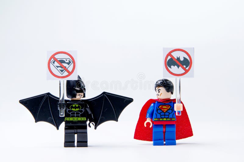 LEGO-minifigure Batman och stålman arkivbild LEGO-minifigure Batman och stålman arkivbild