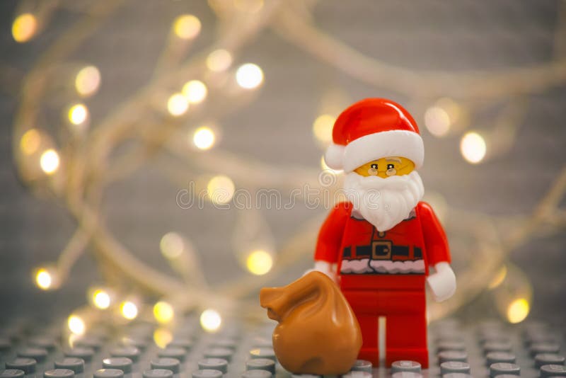 LEGO NEW CHRISTMAS MINIFIGURE XMAS SANTA HOLIDAY LOTS OF PRESENTS 