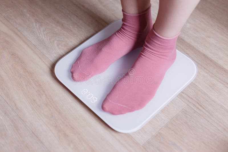 https://thumbs.dreamstime.com/b/legs-young-woman-measuring-her-weight-modern-smart-scales-111966089.jpg