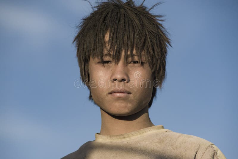 Leh, Jammu e Caxemira, Índia - 27 de julho de 2011: Retrato de um garoto Leh fotografia de stock Leh, Jammu e Caxemira, Índia - 27 de julho de 2011: Retrato de um garoto Leh fotografia de stock