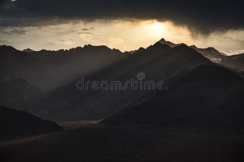 Leh ladakh, piękny krajobraz, scena zachodu słońca nad Stok Kangri obrazy stock Leh ladakh, piękny krajobraz, scena zachodu słońca nad Stok Kangri obrazy stock