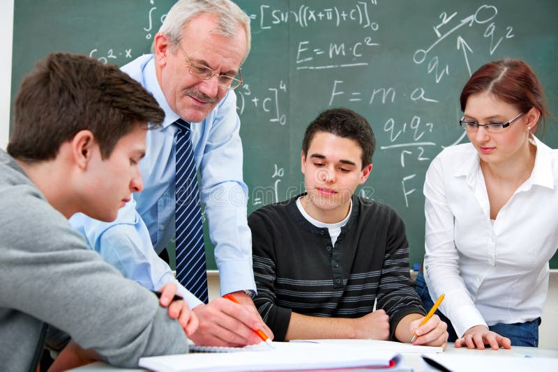 Lehrer mit School-Kursteilnehmern stockbilder Lehrer mit School-Kursteilnehmern stockbilder