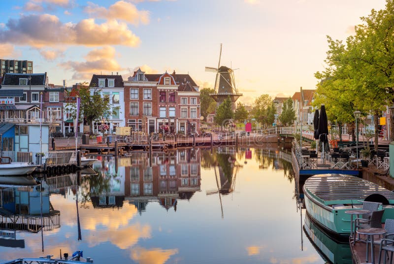 Leiden old town cityscape holanda meridional holanda países bajos