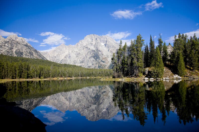 Leigh Lake in Wyoming stock photo. Image of camping, quiet 3314662