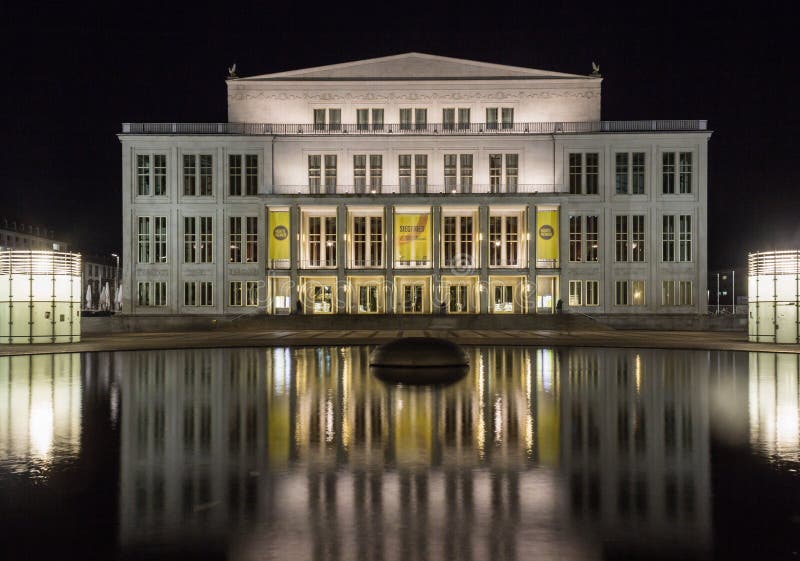 Leipzig opera i natten royaltyfri foto Leipzig opera i natten royaltyfri foto
