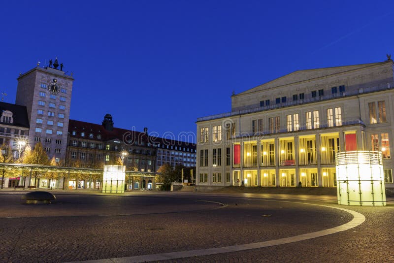 Leipzig opera och Augustus Square arkivbild Leipzig opera och Augustus Square arkivbild