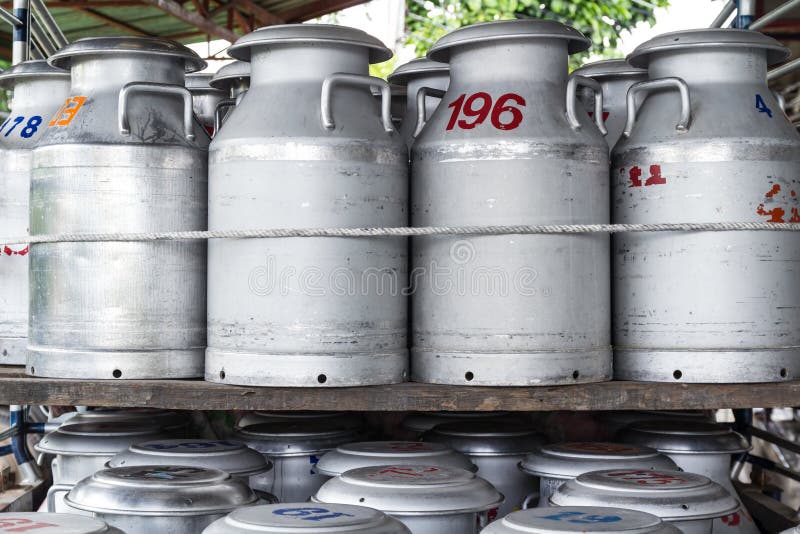 Tanque de leite cru imagem de stock