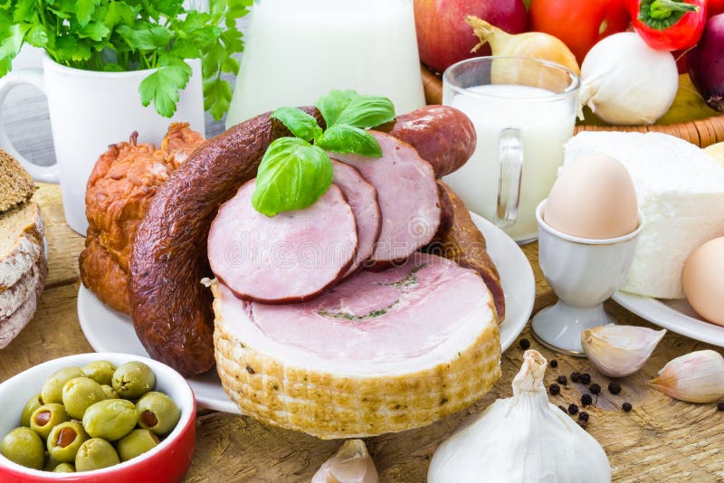 Leiteria da carne dos produtos do mantimento da variedade da composição foto de stock Leiteria da carne dos produtos do mantimento da variedade da composição foto de stock