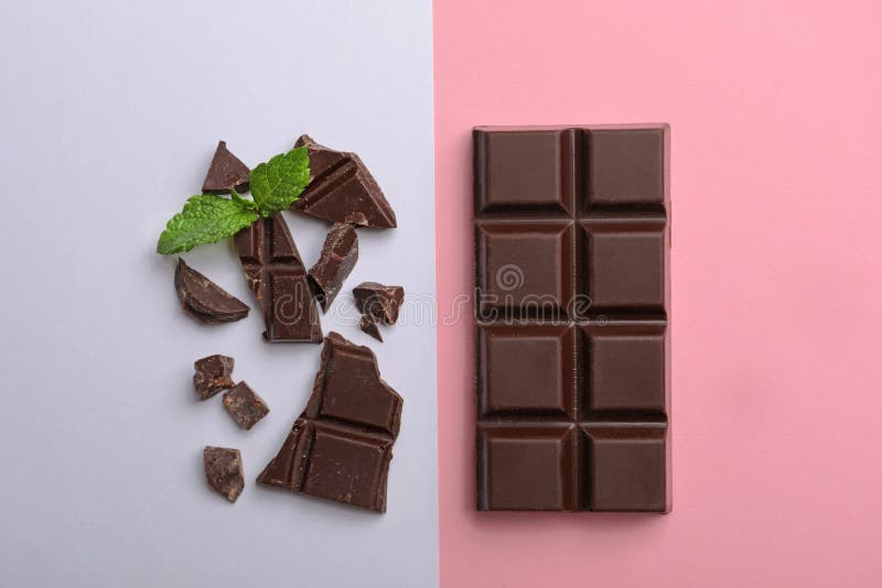 Lekmanna- sammansättning för lägenhet med choklad och mintkaramellen royaltyfria bilder Lekmanna- sammansättning för lägenhet med choklad och mintkaramellen royaltyfria bilder
