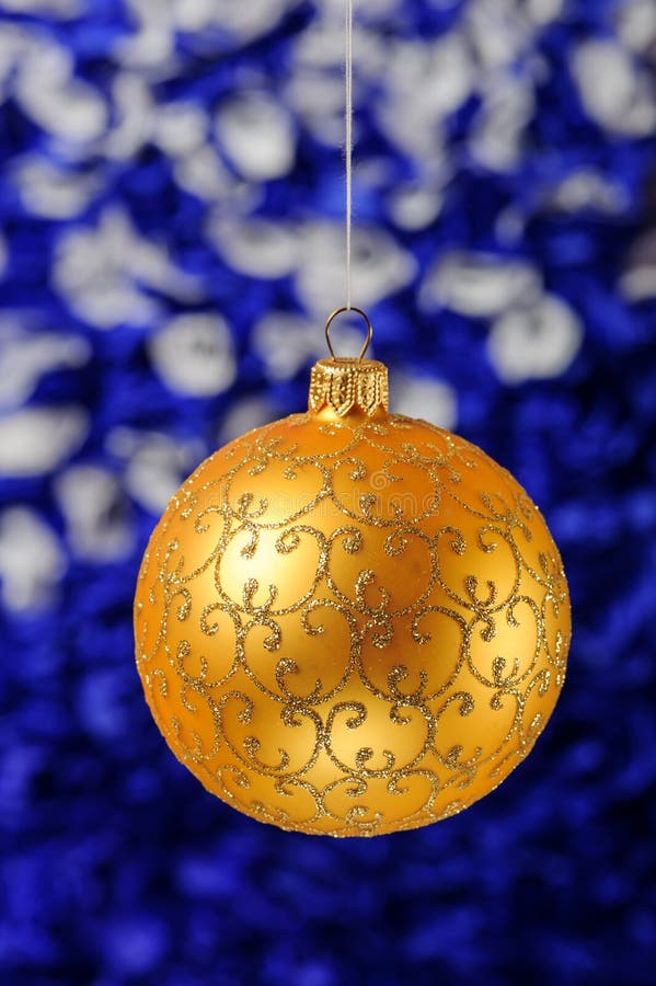 Leksakgarneringar för jul och för nytt år på vibrerande blänker bakgrund royaltyfri fotografi Leksakgarneringar för jul och för nytt år på vibrerande blänker bakgrund royaltyfri fotografi