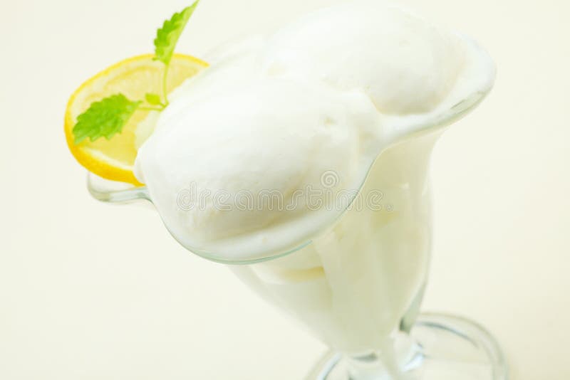 Lemon ice-cream