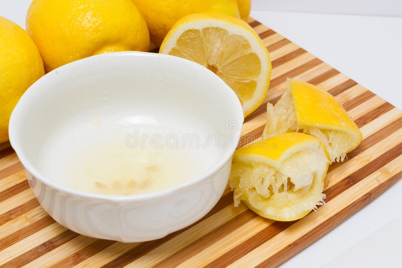 Lemon juice in bowl stock photo. Image of scent, fruit 47266544
