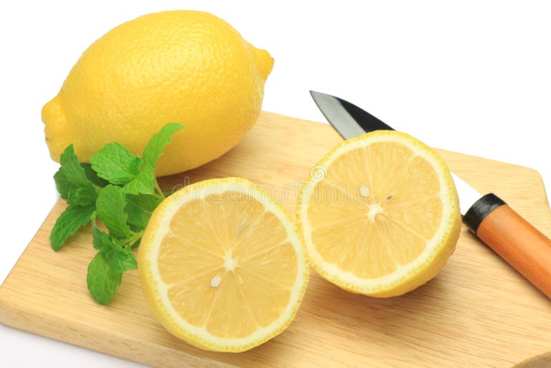 Lemon and knife