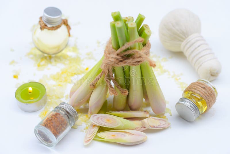 Lemongrasätherisches öl mit Aromatherapie stockfotos Lemongrasätherisches öl mit Aromatherapie stockfotos