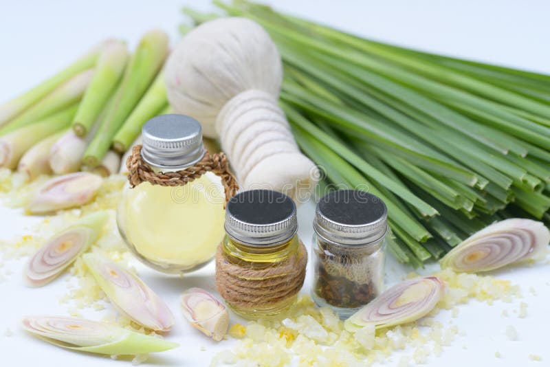 Lemongrasätherisches öl mit Aromatherapie stockbild Lemongrasätherisches öl mit Aromatherapie stockbild