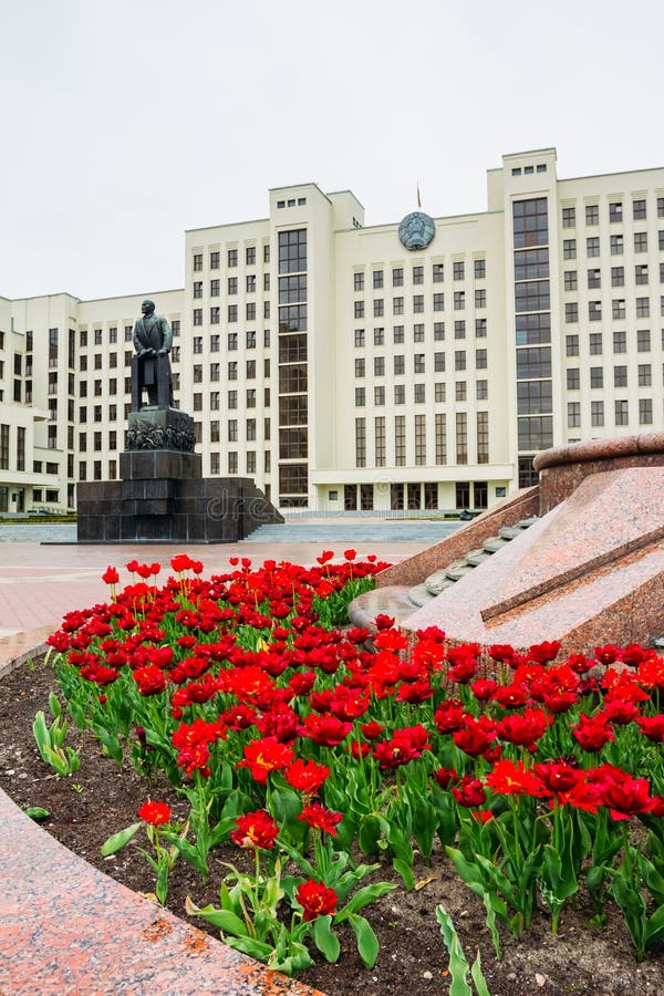 Lenin-Monument am Regierungs-Haus in Weißrussland lizenzfreies stockfoto Lenin-Monument am Regierungs-Haus in Weißrussland lizenzfreies stockfoto
