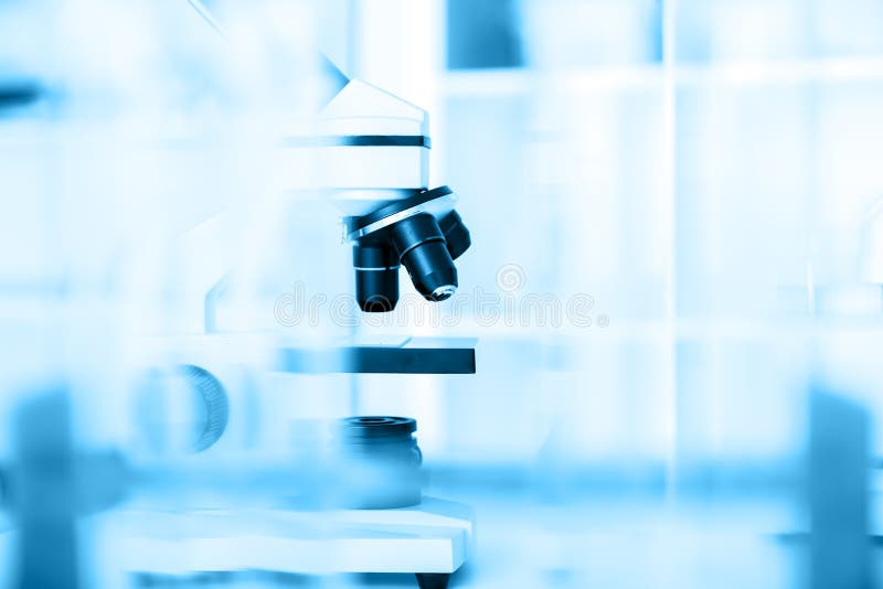 Lente del microscopio del laboratorio microscopi moderni immagine stock Lente del microscopio del laboratorio microscopi moderni immagine stock