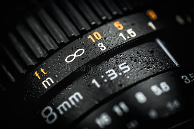 Lente profissional de DSLR no fundo escuro Foto macro fotos de stock Lente profissional de DSLR no fundo escuro Foto macro fotos de stock