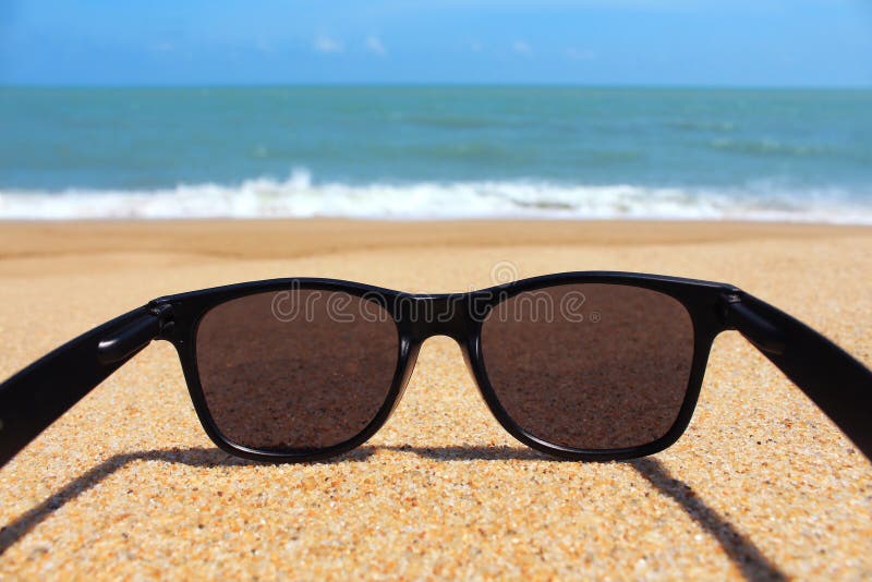 lentes en la playa
