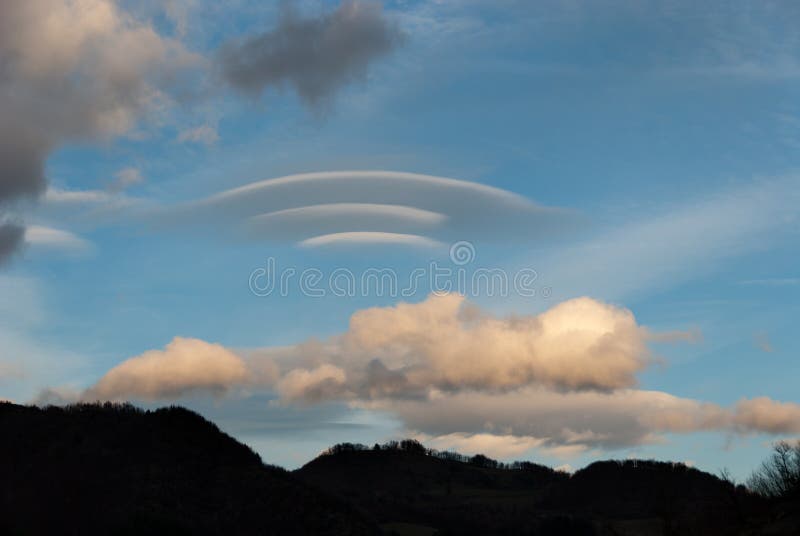 Lenticular cloud